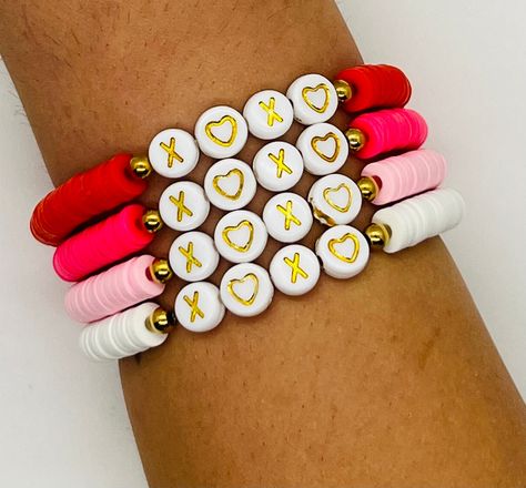 Red Heishi Bracelet, Pink Heishi Bracelet, Clay Bead Bracelet Ideas Preppy Christmas, Valentines Day Clay Bead Bracelet, Clay Bead Bracelet Ideas Valentines, Valentines Clay Bead Bracelets, Preppy Valentines, Xoxo Bracelet, Clay Bracelets