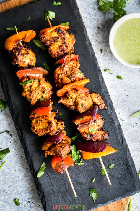 Tandoori Chicken Tikka kebab is a flavor-packed Indian appetizer in which marinated chicken chunks and vegetables are threaded onto skewers and grilled until crisp and slightly charred. #chicken #indianrecipes Tandoori Chicken Tikka Recipe, Chicken Tikka Kebab, Tikka Masala Sauce, Samosa Chaat, Tikka Recipe, Indian Appetizers, Easy Chicken Breast, Chicken Masala, Chicken Tikka Masala