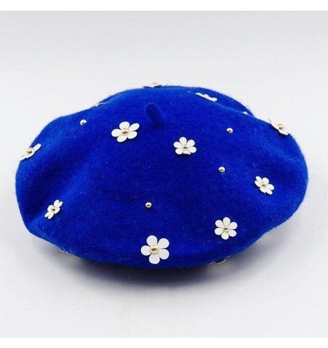 Cute Beret, Daisy Flower Pattern, Winter Fur Hat, Wool Beret, Most Beautiful Animals, Winter Blankets, Hat Embroidery, Wool Berets, Winter Hats For Women