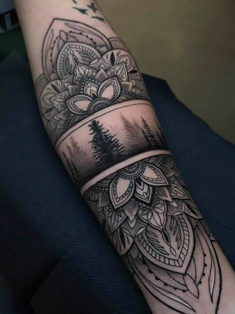 Tato Mandala, Tato Maori, Mandala Hand Tattoos, Cuff Tattoo, Feminine Tattoo Sleeves, Forearm Band Tattoos, Tattoos For Women Half Sleeve, Muster Tattoos, Forearm Sleeve Tattoos