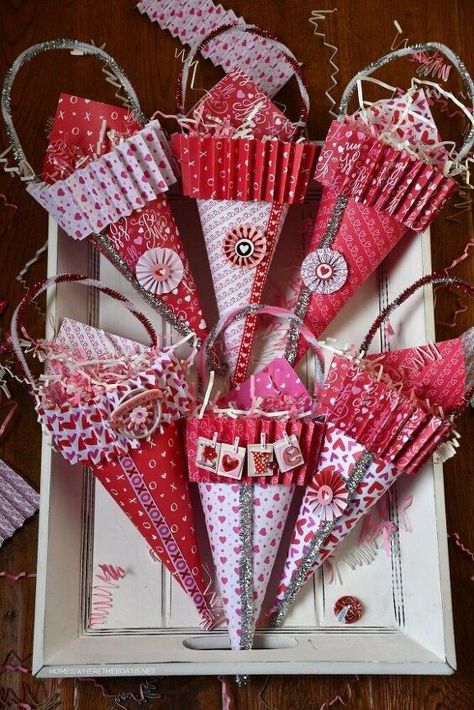 Diy Valentine's Crafts, Valentine Paper Crafts, Valentines Vintage, Cones Diy, Valentine Favors, Valentine Party Favors, Candy Cone, Night Magic, Undying Love