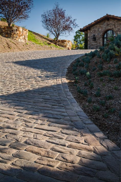 Cobble Stone Drive Way, Cobblestone Driveway Ideas, Cobble Stone Patio Ideas, Cobble Stone Pavers, Brick Patio Patterns, Stone Walkway Ideas, Patio Patterns, Cobblestone Patio, Stone Pathways