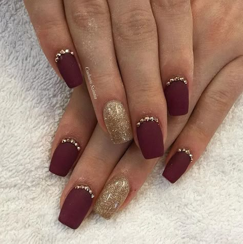 Mehroon Nail Extensions Art, Maroon Nails For Prom, Maroon And Gold Nail Ideas, Wine Square Nails, Burgundy And Champagne Nails, Burgundy Nails With Gold Design, Maroon Nails Prom, Nail Designs Burgundy And Gold, Burgundy With Gold Nails