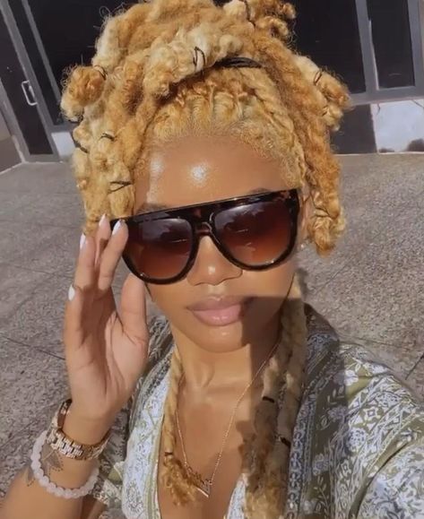 Gold Locs Black Women, Ash Blonde Locs Black Women, Strawberry Blonde Locs, Platinum Blonde Locs Black Women, White Locs Black Women, Blonde Invisible Locs, Blonde Dreads Black Women, Ash Blonde Locs, Honey Blonde Dreads