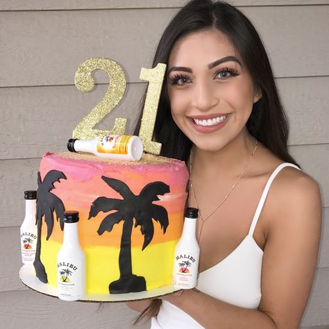 Malibu Themed Cake, 21st Birthday Beach Theme, Malibu Birthday Cake, Malibu Cake, Birthday Cake 18th Girl, Birthday Cake Beach, Sunset Cake, Beach Themed Birthday, Beach Birthday Cake