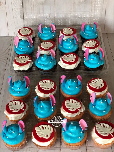 Lilo And Stitch Birthday Cupcakes, Lilo And Stitch Cupcake Cake, Lilo Cupcakes, Stitch Themed Cupcakes, Lili And Stitch Birthday Party Decor, Lilo And Stitch Luau Party, Lili And Stitch Birthday Party, Stitch Birthday Cupcakes, Stitch Dessert Table