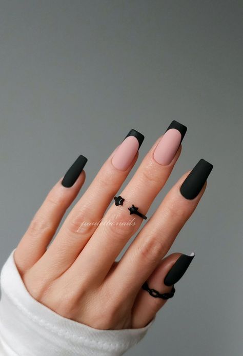 25 Winter-Inspired Black Nails Ideas to Try This Year Classy Goth Nails, Black Nail Matte, Black Matte And Gloss Nails, Black Matte French Tip Nails, Black Nails Winter, Black Matt Nails, Dark Matte Nails, Black Acrylic Nails Coffin, Matt Black Nails