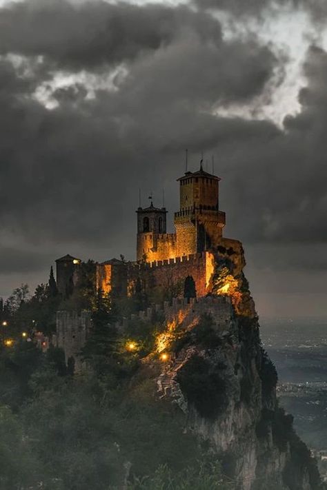 Wicked Book, Black Dagger Brotherhood, Living In Italy, Positano Italy, Chateau France, Fantasy Aesthetic, Willis Tower, Book Aesthetic, In The Dark