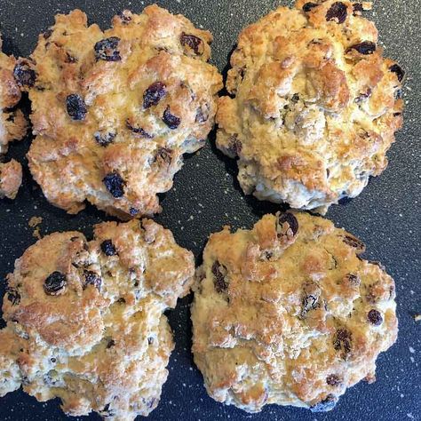 Easy Raisin Tea Biscuits Tea Biscuits Recipes, Raisin Tea Biscuit Recipe, Tea Biscuits Easy, Raisin Tea Biscuits, Raisin Tea Buns, Raisin Biscuits Recipe, Tea Buns, Raisin Biscuits, Raisins Recipe