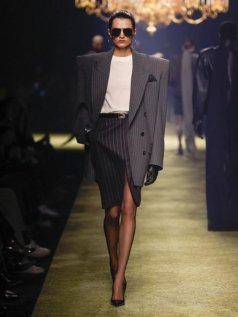 Winter Fashion Trends, Fall Winter Fashion Trends, Minimal Wardrobe, The Roaring Twenties, Fall Winter Fashion, Corporate Fashion, Full Skirts, Are You Ok, Runway Trends