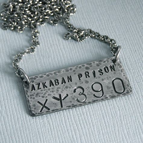 Azkaban Prison Necklace Sirius Black Azkaban, Harry Potter Fanları, Stile Harry Potter, Harry Potter Accessories, Harry Potter Friends, Harry Potter Merch, Fandom Jewelry, Hogwarts Letter, Harry Potter Jewelry