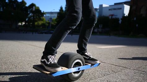 OneWheel Self-Balancing Electric Skateboard Feels Like A HoverBoard! Has a top speed of 12 mph, supposedly so intuitive that anyone can learn to use it within a matter of minutes! One Wheel, Future Tech, Balance Board, Electric Skateboard, Big Wheel, Motorcycle Style, Main Game, Cool Tech, Cool Technology