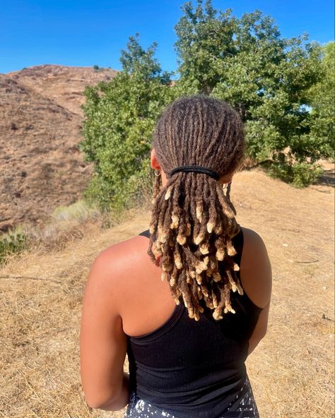 1st time trying a low pony 🖤 #texturetuesday . . . . . . . . . . follow @killinitkammy ✨ . . . . . . . . . . . #naturallocs #locdhaircommunity #locgoddess #locgang #womenlocs #iamlocd #locjourneycontinues #healthylocs #teamlocs #womanwithlocs #locblogger #locgrowth #twostrandtwistlocs #locqueensrock #locbae #locnation #locsnotdreads #lovemylocs #locsrock #blackwomenwithlocs #locd #locdnotbound #locgirlsrock #locdndope #locsandmelanin #locs4life Loc Ponytail, Ponytail Blonde, Micro Locs, Blonde Tips, Two Strand Twist, Dreadlock Style, Loc Styles, Locs, Hair Growth