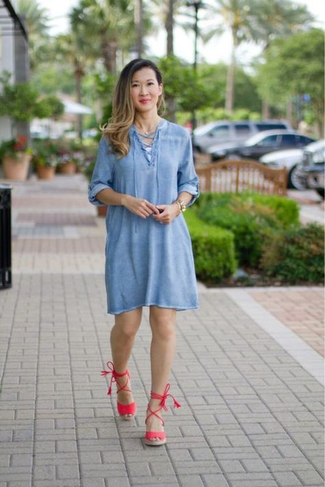 Chambray Shirt Dress, red lace up wedges, spring style, mom style Red Espadrilles Outfit, Red Wedges Outfit, Alpargatas Outfit, Goa Outfits, Wedges Outfit, Realistic Fashion, Best Feeling In The World, Red Wedges, Curvy Petite Fashion