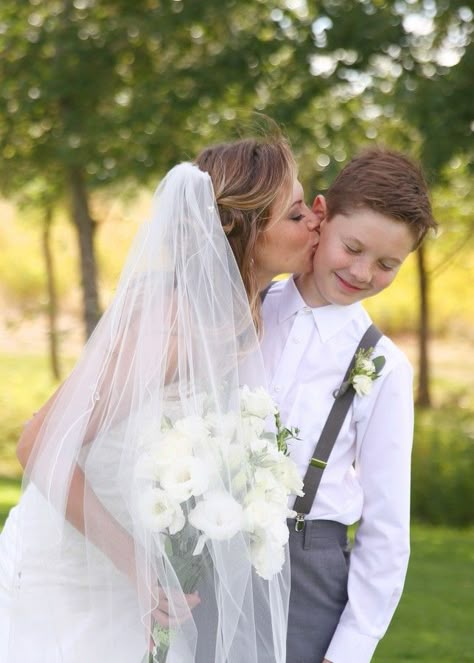 Mom and son pic Bride And Teenage Son Wedding Pictures, Pregnancy Wedding, Bride And Son, Courthouse Wedding Photos, Family Wedding Photos, Wedding Portrait Poses, Bride Pictures, Funny Wedding Photos, Mom And Son