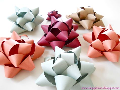 Handmade Paper Bow Tutorial | A Homemade Living Gift Bow Tutorial, Paper Bows Diy, Paper Bows, Christmas Bows Diy, Homemade Bows, Paper Bow, Bow Tutorial, Gift Bows, Diy Bow