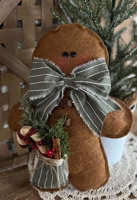 Burlap Gingerbread Man, Fabric Gingerbread Men, Shovel Crafts Diy, Primitive Country Christmas Crafts, Cone Gnomes Diy, Sleigh Bells Decorations, Diy Primitive Christmas Decor, Primative Christmas Tree, Primitive Christmas Crafts Diy