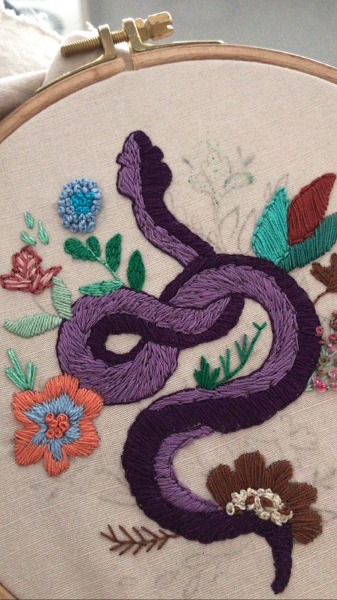 Snake Embroidery Design, Embroidered Snake, Snake Embroidery, Tiny Cross Stitch, Tiny Cross, Diy Embroidery Patterns, Animal Embroidery, Hand Craft, Embroidered Clothes