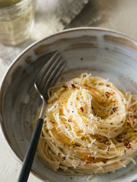 Capellini Pasta Recipe Capellini Pasta, Angel Hair Pasta Recipes, Plats Healthy, Parmesan Recipe, Salad Pasta, Idee Pasto Sano, Food Cooking, Parmesan Cheese, Recipes Food