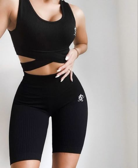 Workout Shorts Outfit, Gym Outfits For Women, Summer Workout Outfits, Modele Fitness, Gymwear Outfits, Sportswear Outfits, Gym Attire, Cute Workout Outfits, Cute Gym Outfits