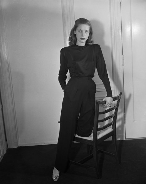 Lauren Bacall's Impeccable Style: Our Favorite Timeless Looks | Ravishly 40s Mode, Diana Vreeland, Design Moda, Lauren Bacall, 40s Fashion, Dressed To The Nines, 1930s Fashion, Celebrity Babies, Hollywood Fashion