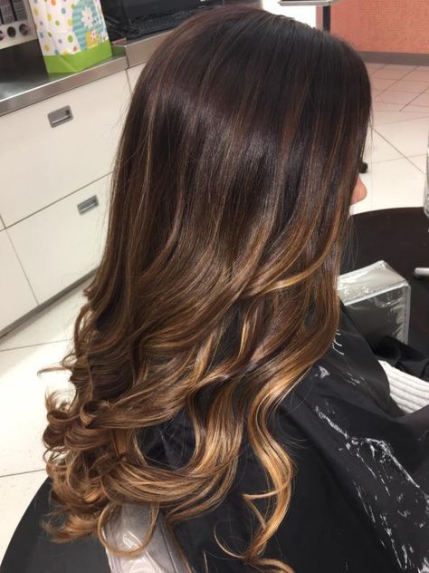 Ombré balayage Brown And Blonde, Hair Color Caramel, Chocolate Hair, Caramel Hair, Hair Color Shades, Brown Hair Balayage, Honey Hair, Balayage Brunette, Brown Blonde Hair