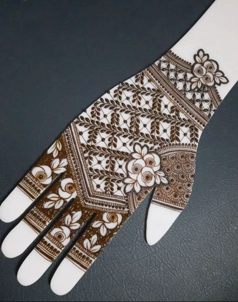 Mehendi Practice, Arm Henna, Henna Tattoo Designs Arm, Hand Mehendi, Full Mehndi, Unique Mehndi, Album Layout, Henna Art Designs, Beautiful Henna