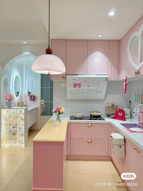 Dapur Pink, Soft Pink Kitchen Aesthetic, The Sims 4 Cc Pink Kitchen, Pastel Pink Kitchen Aesthetic, Pink Modular Kitchen Design, Bedroom Wooden Floor, 80s House, Modular Kitchen Design, Pastel Home Decor