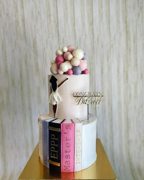 Graduation Cake For Teacher, Graduation Sheet Cake Ideas, Girly Graduation Cap, Graduation Cakes For High School, Recipes Cake Pops, Simple Graduation Cakes, Graduation Sheet Cakes, Sheet Cake Ideas, Graduation Cap Cake