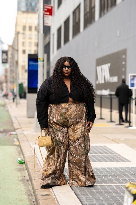 Ny Fashion Week 2023 Street Style, New York Fashion Week Street Style 2023, New York Street Style Fall 2023, Ny Street Style 2023, Fall2023 Fashion Trends, Fall 2023 Fashion Trends Street Style, Mood Board Pictures, Nyc Street Fashion, Easy Summer Outfits