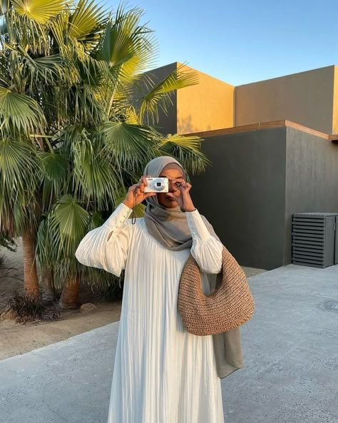 nasra (@sailingnas) • Photos et vidéos Instagram Halal Outfits, Hijab Islam, Hijab Fits, Modest Summer Fashion, Capsule Wardrobe Casual, Outfit Ideas Summer, Modesty Outfits, Modest Fashion Hijab, Modest Summer Outfits