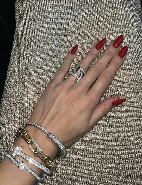 Glossy Red Nails, Khaliji Aesthetic, Lanadelrey Aesthetic, Jewelry For Man, Tiffany Ring, Tiffany Bracelet, Classic Nail, Tiffany Rings, Red Manicure