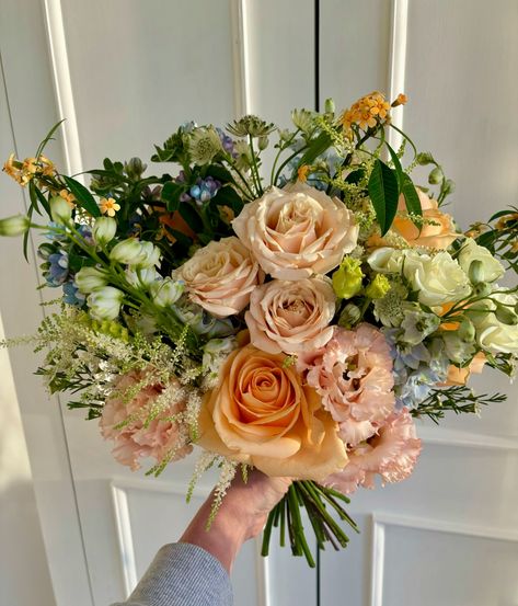 OCTOBER BOUQUET INSPIRATION.. save for future. My busiest October ever! I’ve had 15 wonderful weddings in October so here’s 10 of them (as that’s all I can add!) for future October brides to save for inspiration. Autumn is such a great month to get married🧡 #octoberbride #autumnbridalbouquet #octoberbridalbouquet #autumnwedding #weddingflowers #weddingflorist #luxuryflorist #luxuryflowers #gettingmarried2025 #gettingmarried2026 Autumn Wedding Bouquet October, Weddings In October, October Bouquet, Autumnal Bouquet, Autumn Wedding Bouquet, Luxury Florists, Cascading Wedding Bouquets, Wedding October, Bridal Bouquet Fall