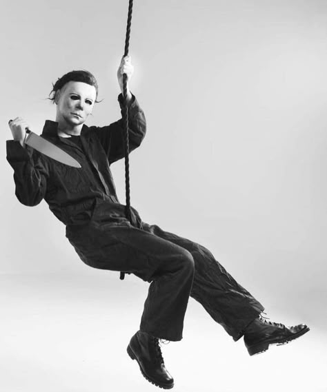 Weird Guy Aesthetic, Mickle Myers, Michael Myers Black And White, Michele Myers, Michael Myers Tattoo, Horror Wallpaper, Michaels Halloween, Michael Meyer, Mike Myers