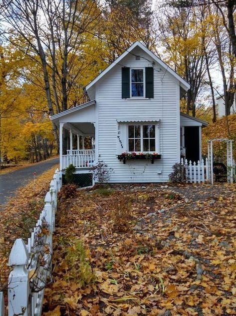 Midwest House, Country Cottage Living, Cute House, Cottage Living, Dream House Exterior, House Goals, Cozy Cottage, Pretty House, Cottage Homes