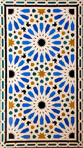 Islamic tile design. Spain.  I like how eight stars in the center make a square. Andalusian Architecture, Islamic Mosaic, Spanish Pattern, Moroccan Architecture, Islamic Tiles, Desain Pantry, Islamic Patterns, Arabic Pattern, Islamic Art Pattern