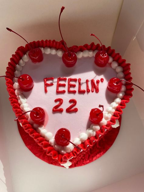 23 Year Birthday Cake, 22 Bday Cake Aesthetic, 22nd Birthday Ideas Cake, Birthday Cake 22 Girl, 22 Cakes Birthday, Cake Ideas 22 Birthday, Birthday Ideas 22 Years Old, Aesthetic 22 Birthday Cake, Birthday Party 22 Years