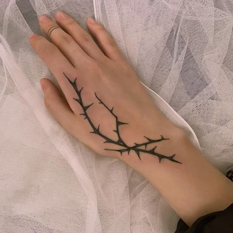 Thorn Finger Tattoo, Thorns Hand Tattoo, Thorn Tattoo For Women, Thorn Tattoo Design, Darkwave Aesthetic, Handpoke Tattoo Ideas, Harley Tattoo, Tattoo Lines, Wrap Around Wrist Tattoos