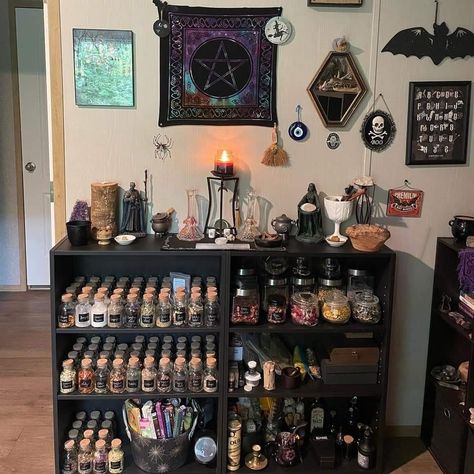 Witch Closet Ideas, Alter Setup, Apothecary Desk, Anathema Device, Crystal Spells, Witchy Apartment, Witchcraft Altars, Glitter Beard, Shelf Altar