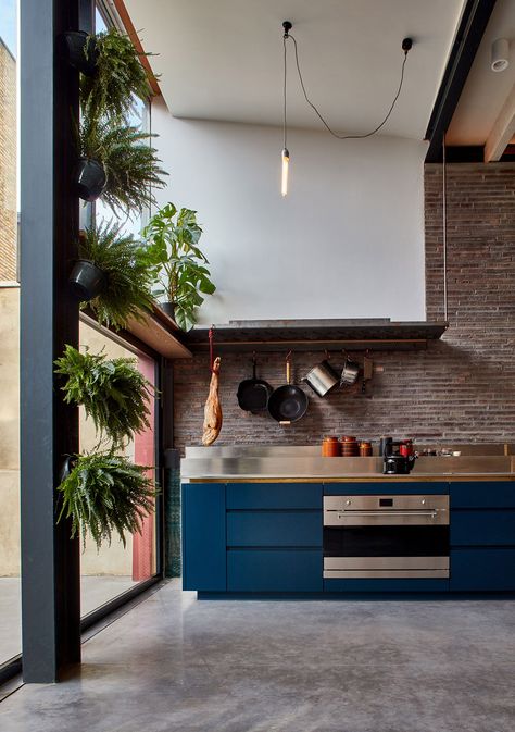 Thirty kitchens designed by architects Herringbone Tile Floors, Sage Green Kitchen, Green Apartment, Mdf Cabinets, Minimal Kitchen, Herringbone Floor, Green Cabinets, Parisian Apartment, Concrete Floor