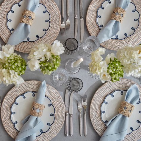 The Chateau - Look Regency Table Settings, Blue And Silver Table Decorations, Blue And White Tablescapes Wedding, Beachy Tablescapes, Blue And White Tablescapes, Blue Place Settings, Dining Room Table Settings, Blue Table Settings, Modern Tablescape