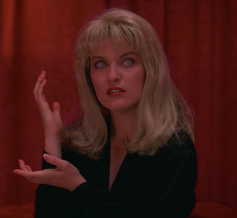 Laura Palmer Black Lodge, Laura Palmer Costume, Twin Peaks Tattoo, Aesthetic Cinema, Twin Peaks 1990, Twin Peaks Fire, White Lodge, Hammer Horror, Kyle Maclachlan