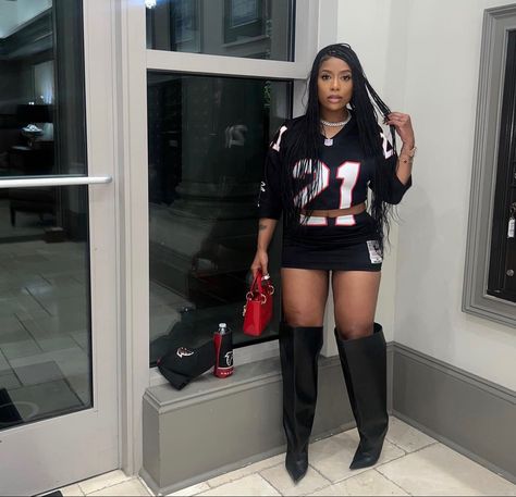 Outfits With Braids Black Women, Heels Outfits, Jersey Outfit, Streetwear Fashion Women, Pinterest Closet, Long Sleeve Jersey, Boots Outfit, Party Fashion, Bago