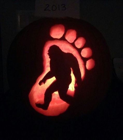 BIG FOOT!!!! Bigfoot Pumpkin Carving, Cryptid Pumpkin Carving, Bigfoot Thanksgiving, Bigfoot Pumpkin Carving Stencil, Bigfoot Yard Art, Diy Pumpkin Carving, Classic Monster Pumpkin Carving, Cute Pumpkin Carving, Pumpkin Queen