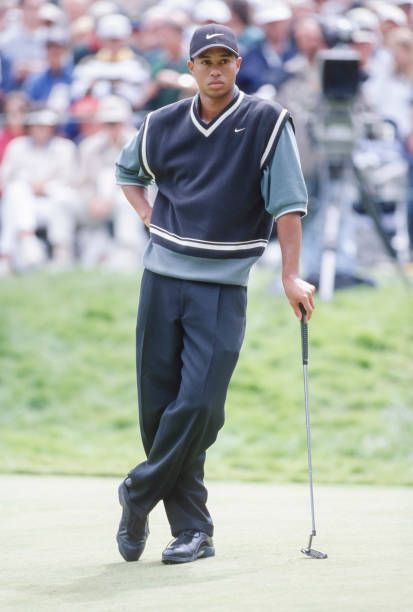 it’s litterly so good i love it a lot Golf Outfit Men Aesthetic, Golf Outfits Men Fashion, 90s Golf Outfits, Tiger Woods Golf Outfit, 90s Golf Aesthetic, Vintage Tiger Woods, Vintage Golf Fashion Men, Vintage Golf Outfit Men, Tiger Woods Outfit