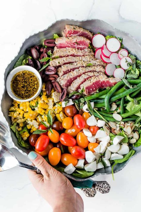 This is a delicious Seared Ahi Tuna Nicoise Salad made with the freshest ingredients! Seared Ahi Salad, Ahi Salad, Ahi Tuna Steak Recipe, Ahi Tuna Recipe, Ahi Tuna Salad, Tuna Nicoise Salad, Nicoise Salad Recipe, Seared Ahi Tuna, Ahi Tuna Steak