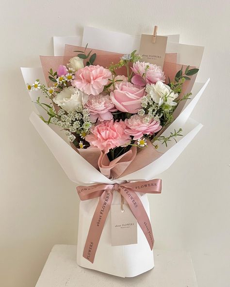 Soft Flower Bouquet, Thank You Bouquet, Bouquet Of Flowers For Graduation, Grad Flowers Bouquet, Wrap Bouquet Of Flowers, Baby Pink Bouquet, Felicia Core, Anniversary Decorations Ideas, Flower Bouquet For Birthday