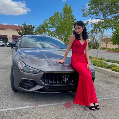 Prom Car Poses, Prom Photoshoot Ideas With Car, Prom Photoshoot With Car, Prom Poses With Car, Car Prom Pics, Prom Pics With Car, Car Prom Pictures, Prom Car Pictures, Prom Pictures With Car