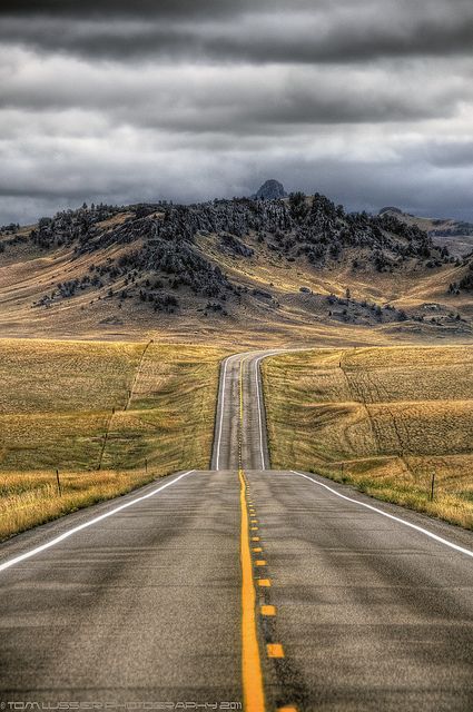 Road trip Beautiful Roads, In The Middle Of Nowhere, Big Sky Country, Middle Of Nowhere, Back Road, Oh The Places Youll Go, Art Class, Wyoming, Beautiful World