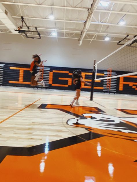 Volleyball preppy Volleyball Aesthetic Preppy, Preppy Volleyball, Volleyball Pics, Volleyball Aesthetic, Volleyball Pictures, Aesthetic Preppy, Volleyball, Vision Board, Quick Saves